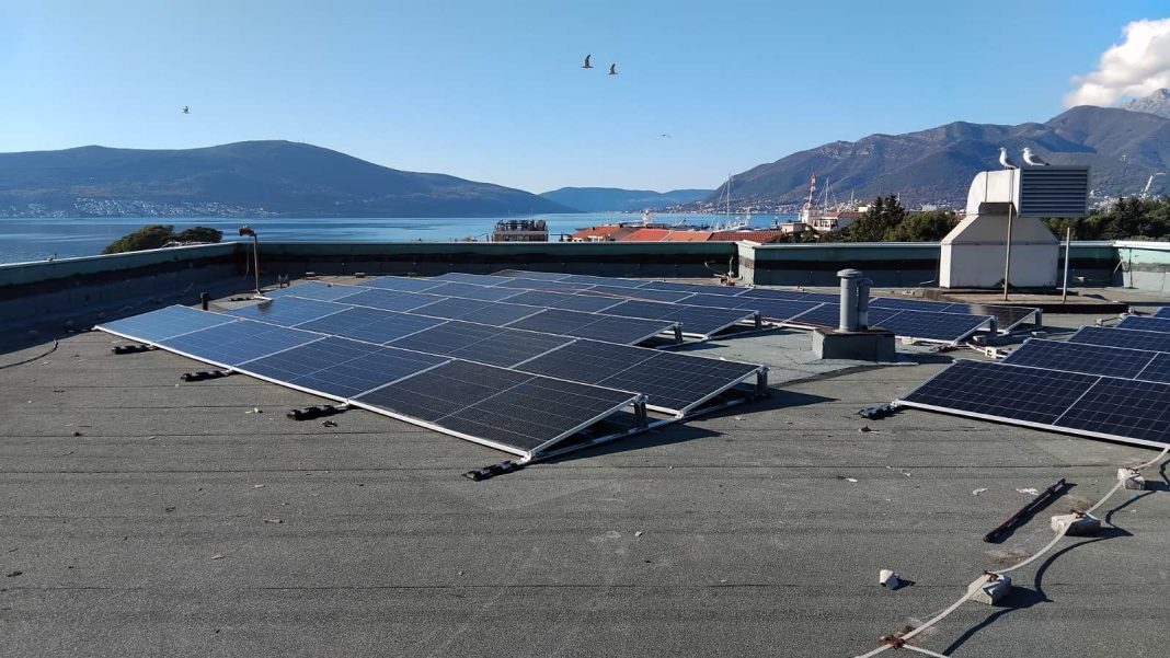 Opština Tivat dobila fotonaponsku elektranu na krovu upravne zgrade Opština Tivat dobila fotonaponsku elektranu na krovu upravne zgrade